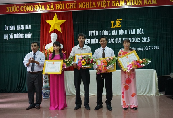Thị xã Hương Thủy tổ chức tuyên dương các gia đình văn hóa tiêu biểu năm 2015